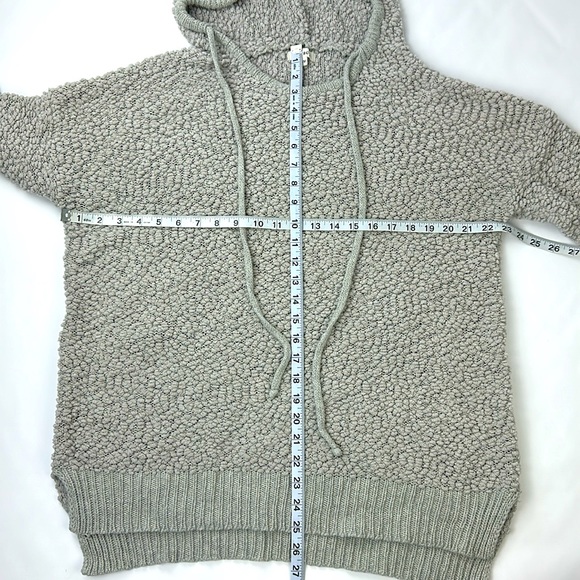 Miracle USA Boutique Popcorn Oversized  Sweater w/ Hoodie. Light Gray. Size M/L - Picture 2 of 8